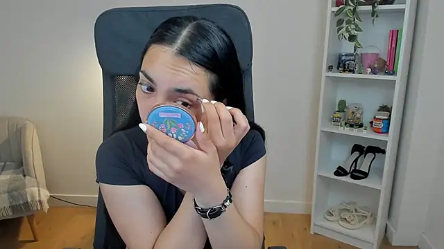  BellaEvans  online show from 4, 6, 2026