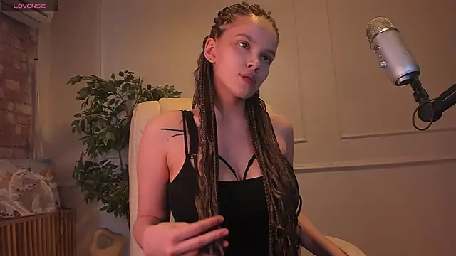 Snapshot of AdalynGlows chatting on 13, 5, 2026 AdalynGlows online show from 13, 5, 2026