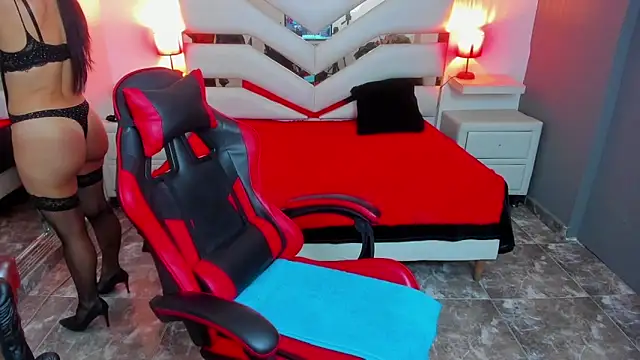 KateTompson  online show from 2, 10, 2025