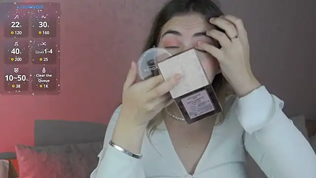 Snapshot of chloi_hes chatting on 4, 12, 2024 chloi hes online show from 4, 12, 2024