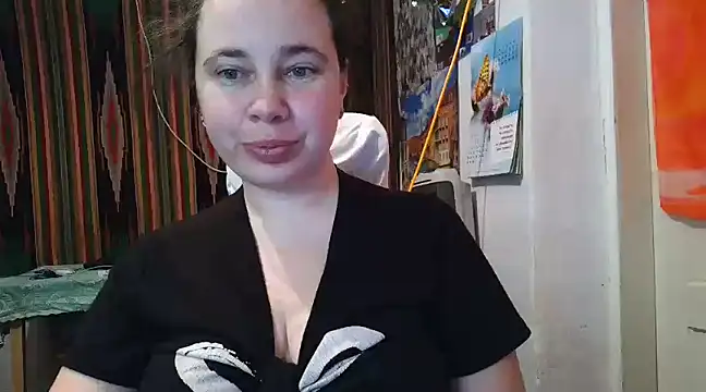 Cora Maro online show from 4, 3, 2025