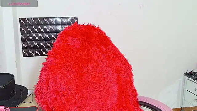 Snapshot of RoxaneEvans_ chatting on 6, 11, 2025 RoxaneEvans online show from 6, 11, 2025