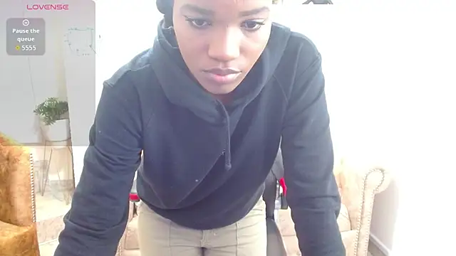 Snapshot of cattalheya chatting on 13, 10, 2025 cattalheya online show from 13, 10, 2025