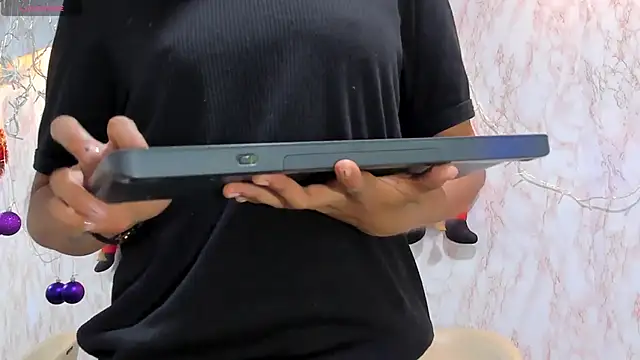 BarbieHotLaura online show from 27, 12, 2024