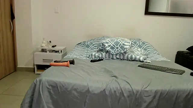 AnnieRoss69 online show from 4, 10, 2025