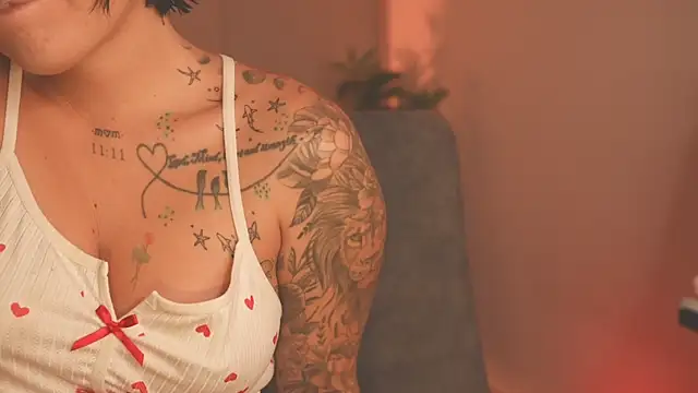 Snapshot of LorenRosse chatting on 23, 11, 2025 LorenRosse online show from 23, 11, 2025