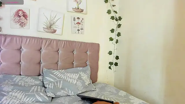 sara sophieee online show from 5, 3, 2025