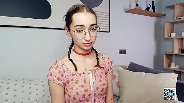 PollyBeev online show from 7, 10, 2025