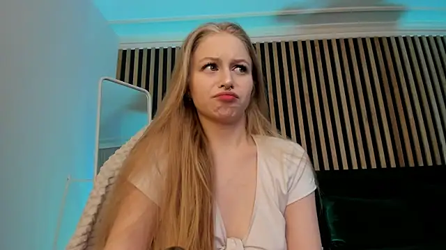 MiaMews online show from 14, 3, 2025