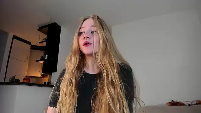 MiaMews online show from 28, 10, 2025