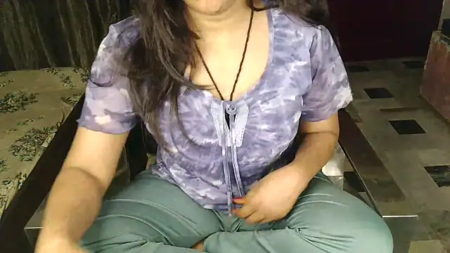 Snapshot of aarushi_sharmaa chatting on 16, 11, 2025 aarushi sharmaa online show from 16, 11, 2025