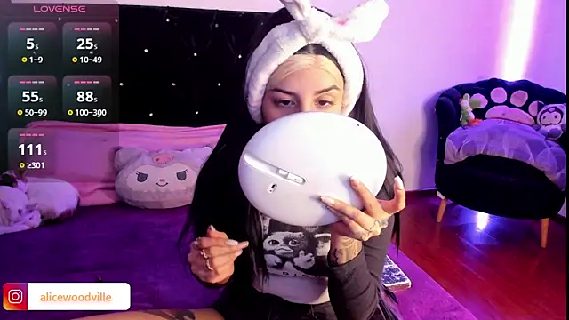 Snapshot of Alice_woodville chatting on 2, 1, 2025 Alice woodville online show from 2, 1, 2025