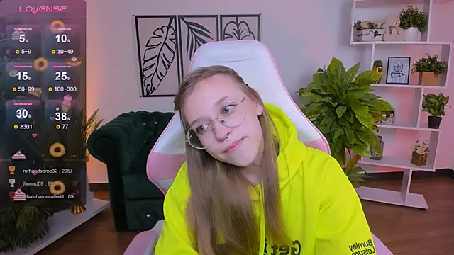 LayriantaVee online show from 2, 2, 2025