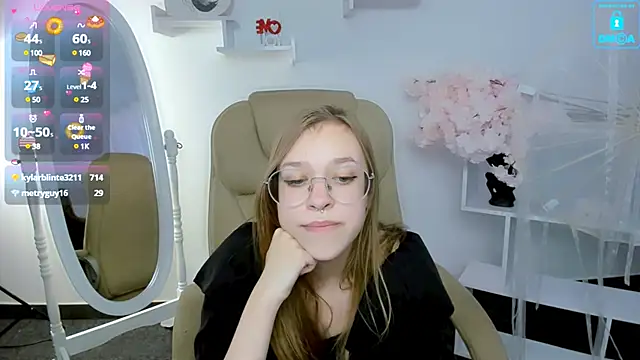 LayriantaVee online show from 3, 2, 2025