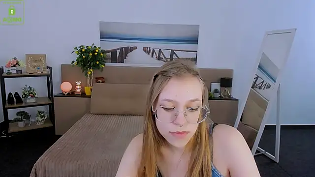 LayriantaVee online show from 6, 3, 2025