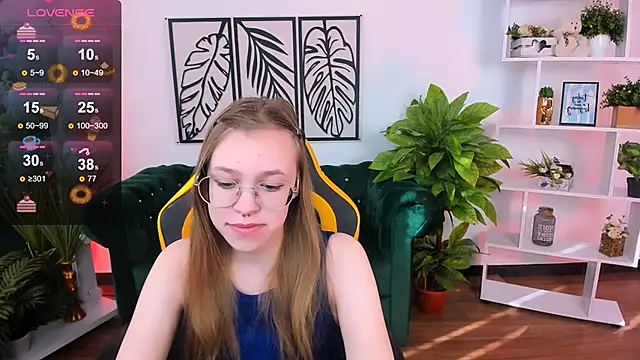 LayriantaVee online show from 7, 3, 2025