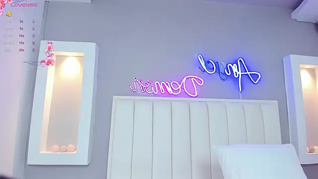 HannaPaola online show from 10, 2, 2025