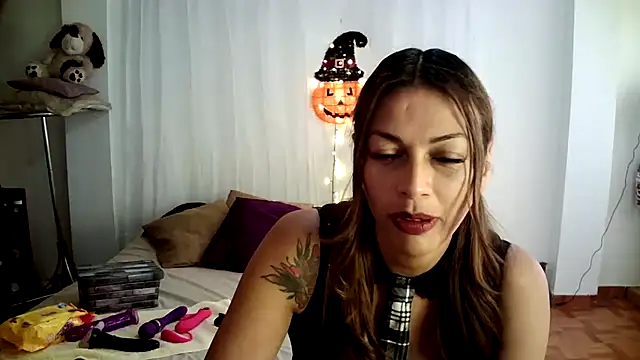 Snapshot of Hanna_Charming chatting on 8, 10, 2025 Hanna Charming online show from 8, 10, 2025