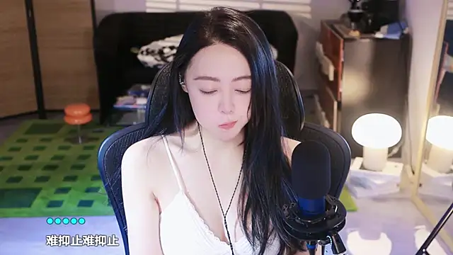 Snapshot of Roseonly_ chatting on 13, 10, 2025 Roseonly online show from 13, 10, 2025