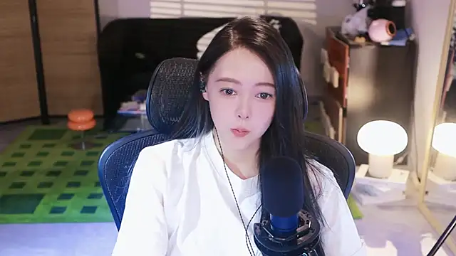 Snapshot of Roseonly_ chatting on 22, 10, 2025 Roseonly online show from 22, 10, 2025