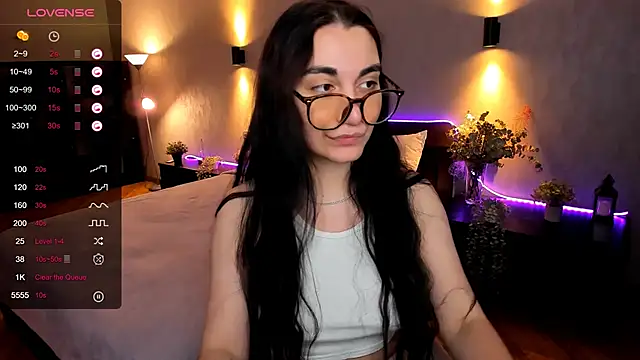 hannacheekss  online show from 3, 12, 2024