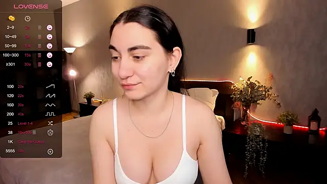 hannacheekss  online show from 6, 12, 2024