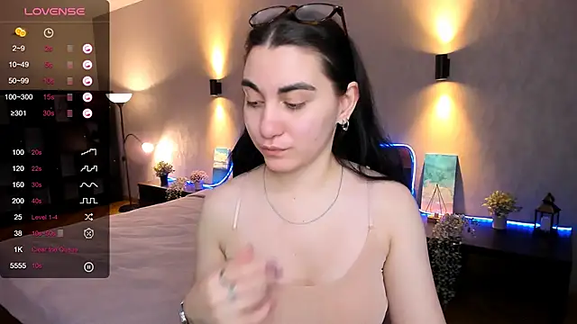 hannacheekss  online show from 25, 1, 2025