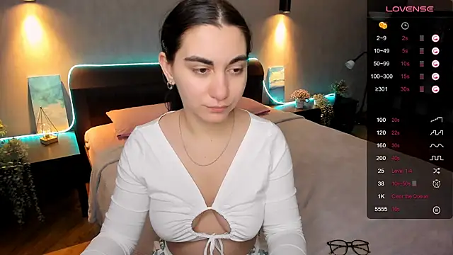 hannacheekss  online show from 7, 2, 2025