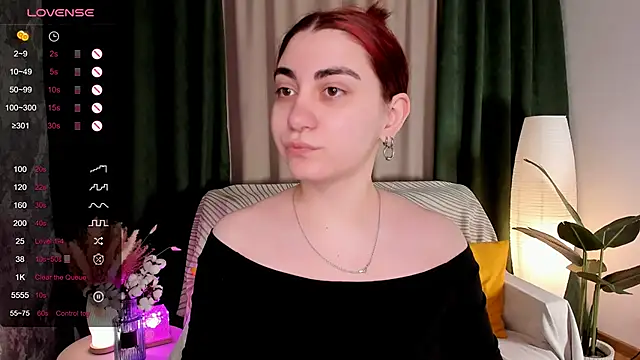 Snapshot of hannacheekss_ chatting on 21, 4, 2026 hannacheekss online show from 21, 4, 2026