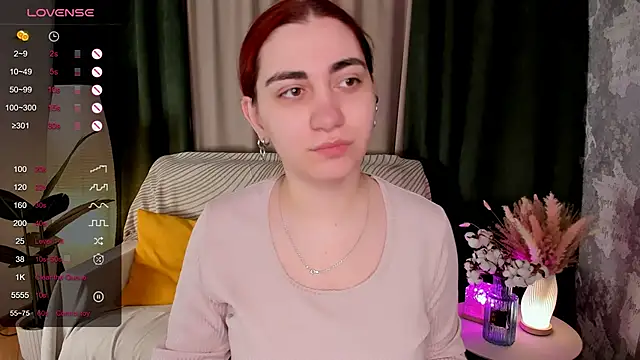 Snapshot of hannacheekss_ chatting on 24, 4, 2026 hannacheekss online show from 24, 4, 2026