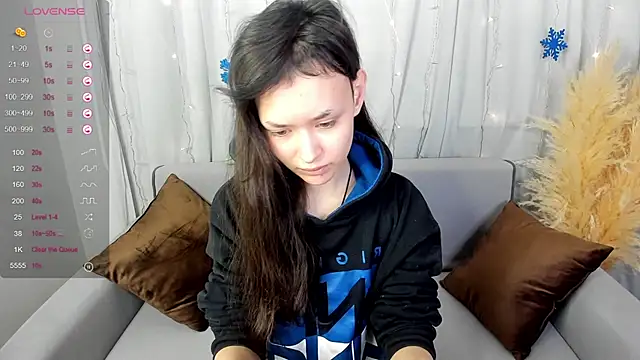 Emily Strikeee online show from 26, 12, 2024