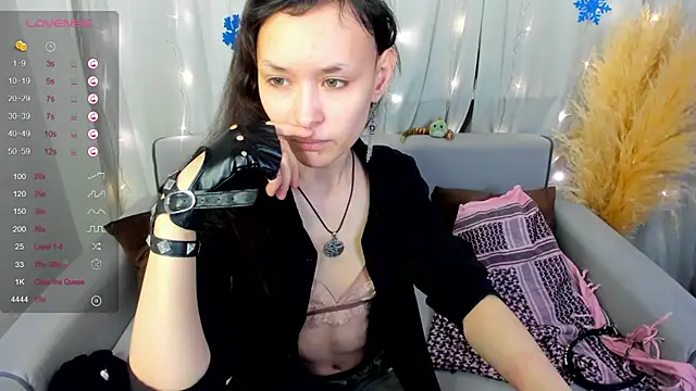 Emily Strikeee online show from 30, 12, 2024