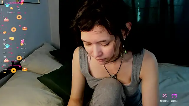 Emily Strikeee online show from 3, 10, 2025