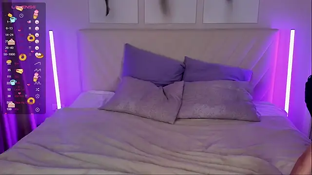 Emily Strikeee online show from 19, 11, 2025