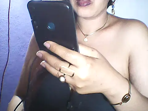 Snapshot of layanah12 chatting on 8, 5, 2026 layanah12 online show from 8, 5, 2026