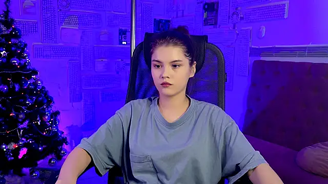 EvaThopson online show from 12, 12, 2024