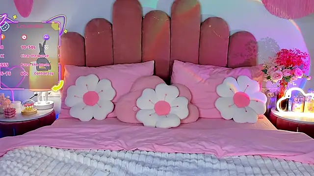 Snapshot of GiaCale chatting on 18, 11, 2025 GiaCale online show from 18, 11, 2025