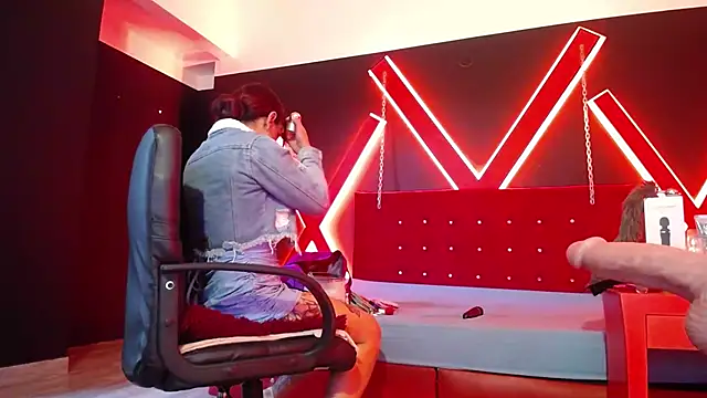 Snapshot of engel_devil chatting on 4, 10, 2025 engel devil online show from 4, 10, 2025