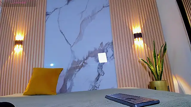 Snapshot of Lil_eva2 chatting on 25, 10, 2025 Lil eva2 online show from 25, 10, 2025