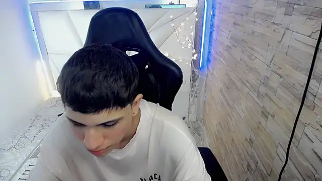 Snapshot of Brayan_lopezz chatting on 5, 12, 2024 Brayan lopezz online show from 5, 12, 2024