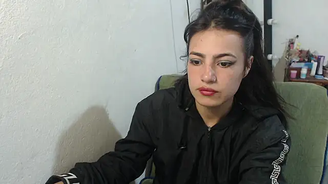 Snapshot of skinny_sweet2411 chatting on 14, 5, 2026 skinny sweet2411 online show from 14, 5, 2026