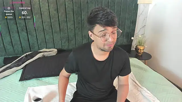 Edward max online show from 5, 4, 2026