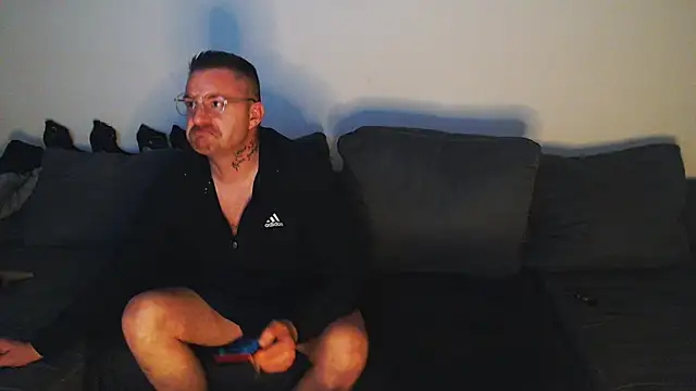 DevilsAngel13 online show from 4, 2, 2025