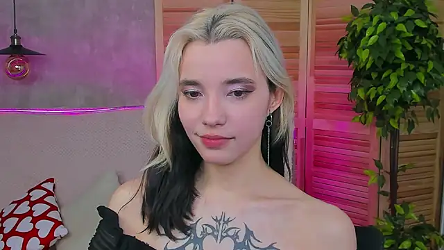 as1an girlfriend online show from 5, 3, 2025