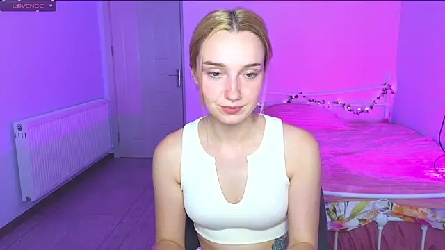 Snapshot of Wild_Sophie_ chatting on 23, 9, 2025 Wild Sophie online show from 23, 9, 2025