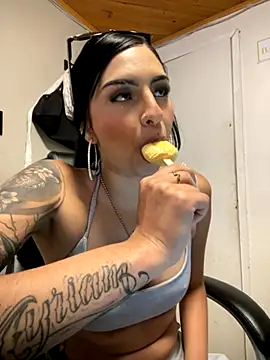 Snapshot of Hilary_pinkk chatting on 16, 10, 2025 Hilary pinkk online show from 16, 10, 2025