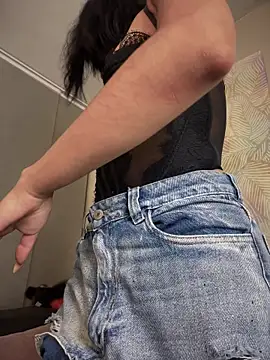 Snapshot of Hilary_pinkk chatting on 20, 11, 2025 Hilary pinkk online show from 20, 11, 2025