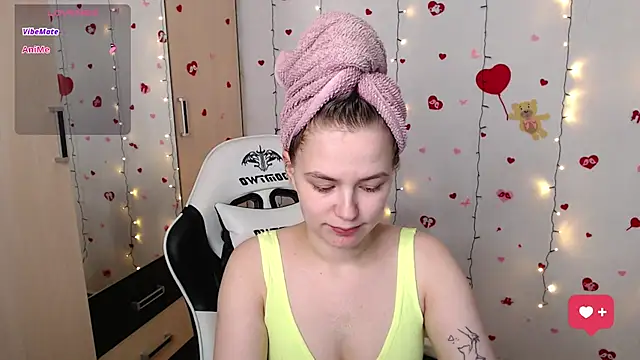 Snapshot of Fox_Lisa chatting on 8, 2, 2025 Fox Lisa online show from 8, 2, 2025