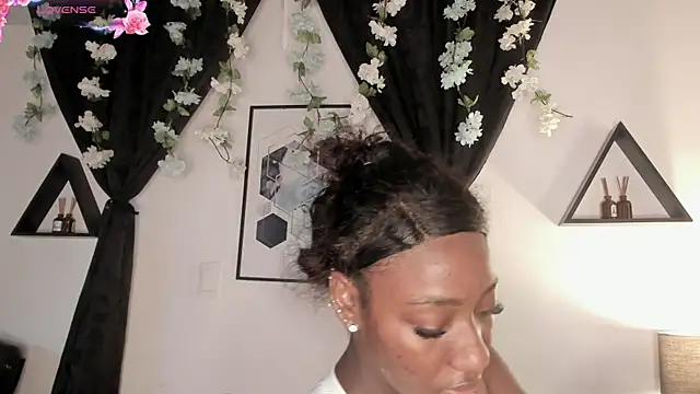 Khenta Michells online show from 24, 4, 2026