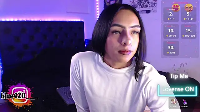 Skyler  blue4 online show from 11, 11, 2025